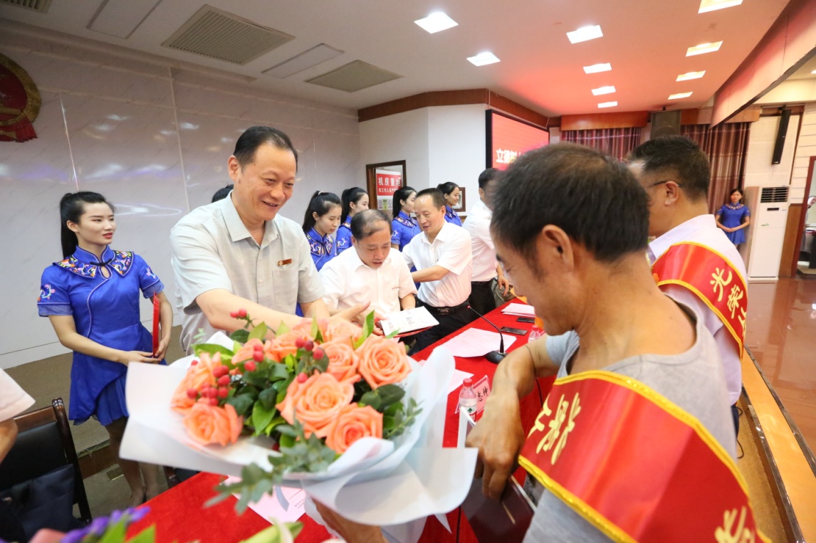 https://news.jsu.edu.cn/__local/3/9B/C2/184956100EA89E952BE5974D4EF_960D149D_799686.jpg