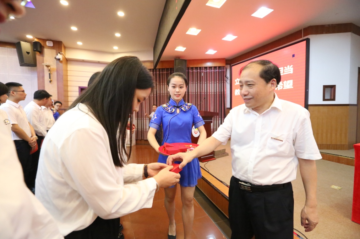 https://news.jsu.edu.cn/__local/9/B4/C2/869928E1F2BF5F34AB58DC99230_EA766DD1_6F3A79.jpg