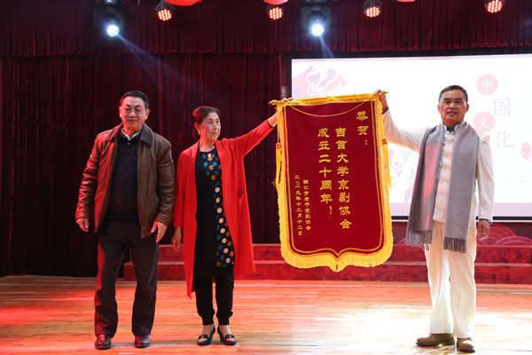 https://news.jsu.edu.cn/__local/D/65/5C/515BBB82185D4E9C6E67DA9306E_F1649F57_1853E.jpg?e=.jpg